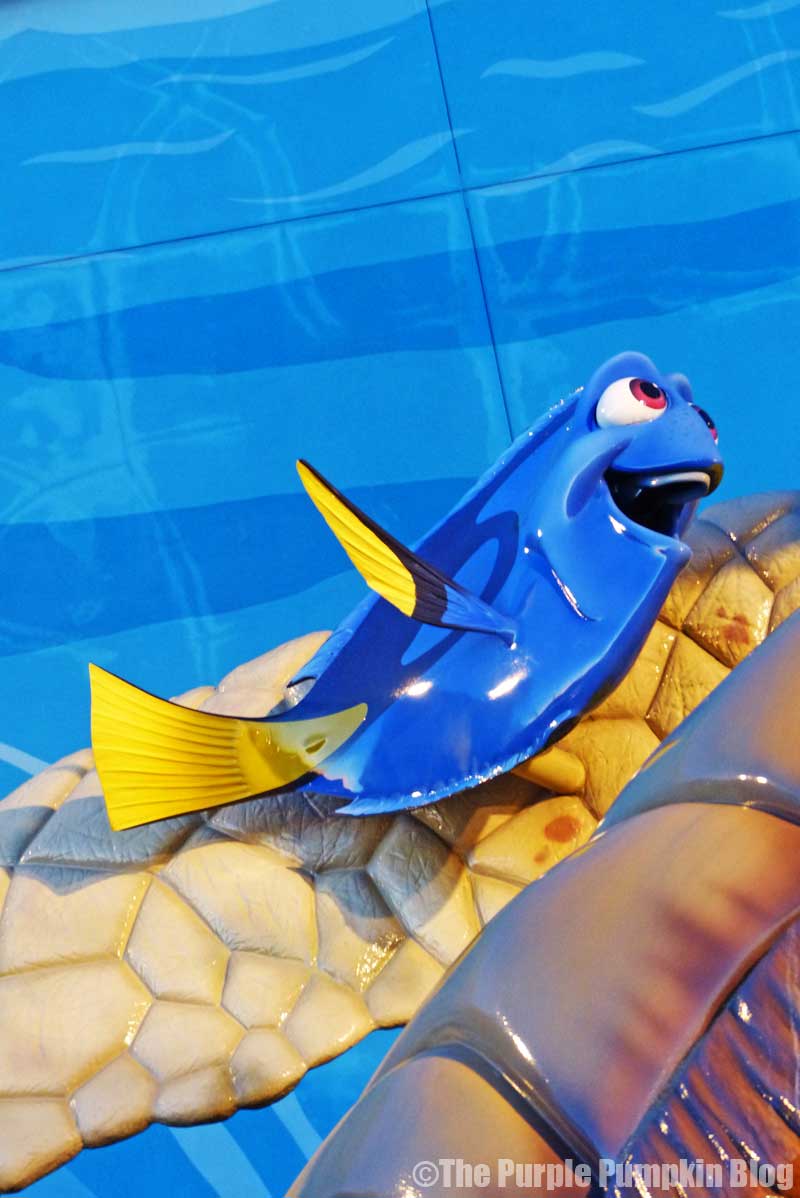 Disney's Art of Animation Resort - Finding Nemo Courtyard - Dory Statue