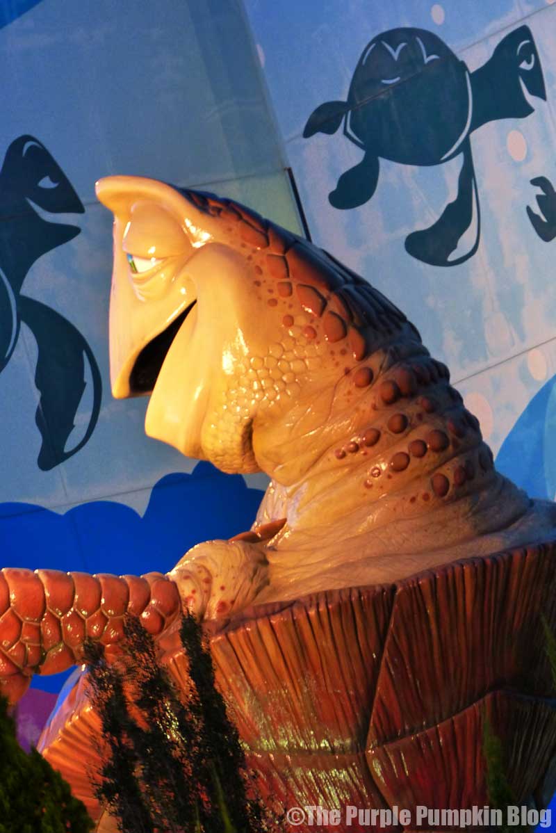 Disney's Art of Animation Resort - Finding Nemo Courtyard - Crush Statue
