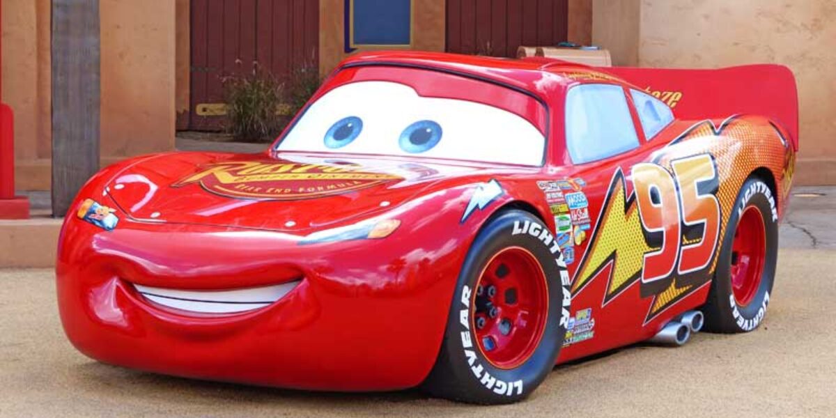 Disney's Art of Animation Resort - Cars Courtyard - Lightning McQueen Model
