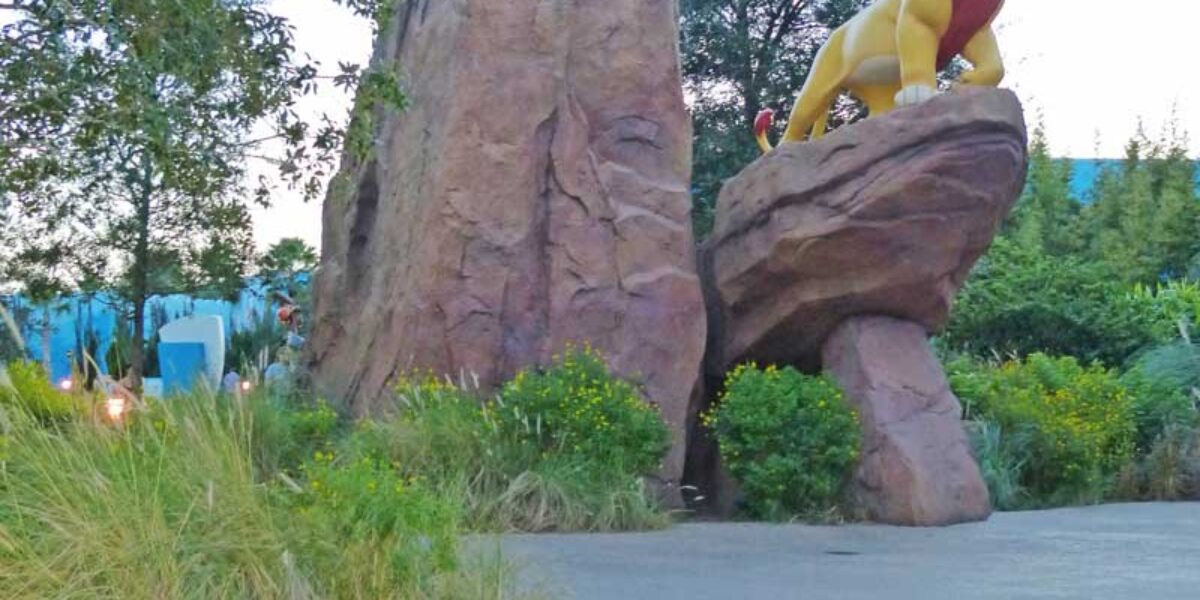 Disney's Art of Animation Resort - The Lion King Courtyard - Mufasa Statue
