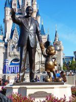 Magic Kingdom - Walt & Mickey Statue