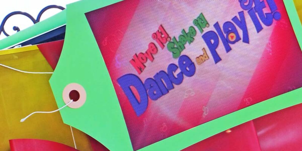 Magic Kingdom - Move It! Shake It! Dance & Play It! Parade