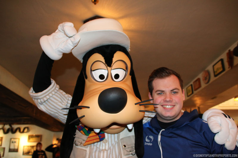 Meeting Goofy at Tusker House